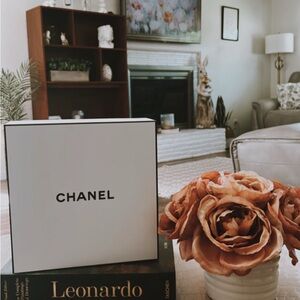 CHANEL White and black box